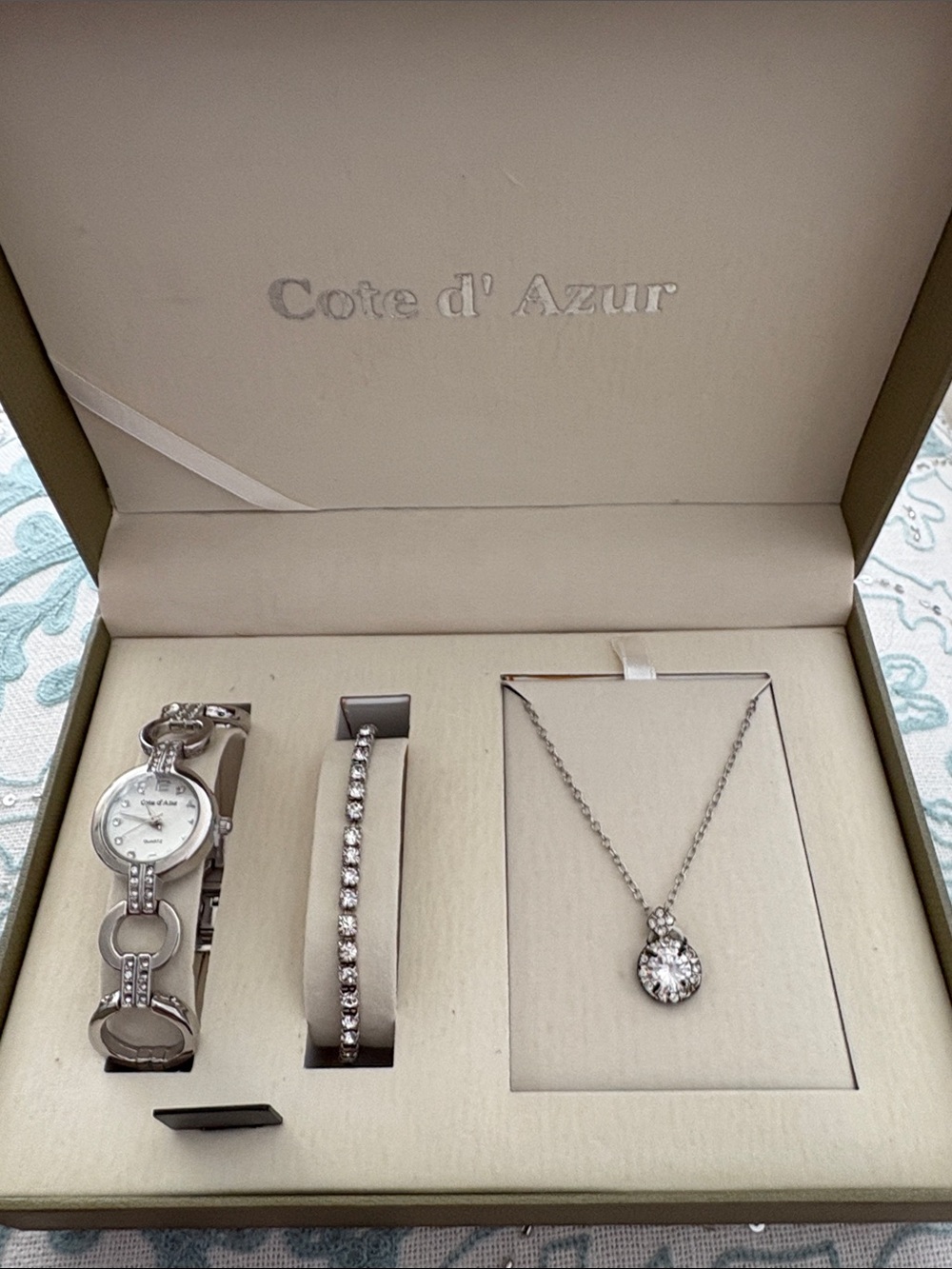 Cote d'Azur Green Gift Box watch , Bracelet , necklace Vintage never used